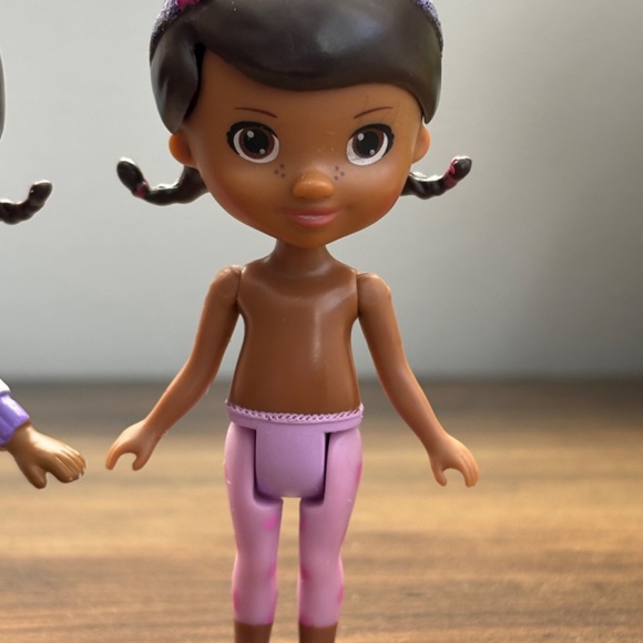 * 2 Disney Jr. Action Figure DOC MCSTUFFINS Just Play 3.5" Doll Toys Cake Topper - Picture 3 of 12